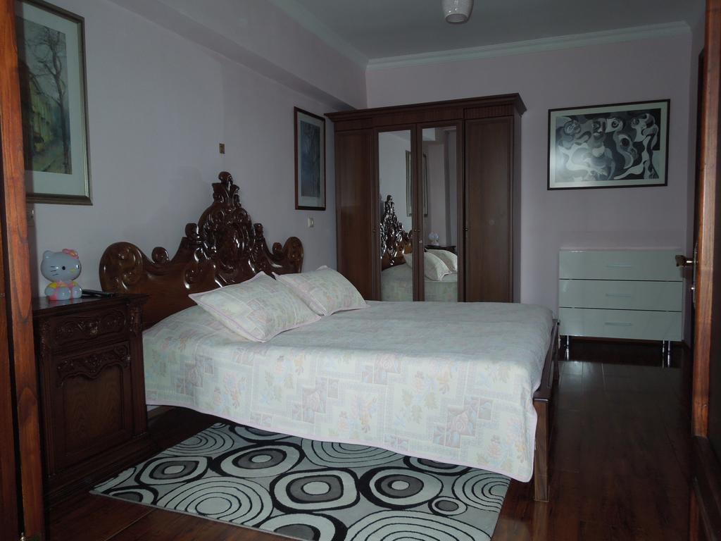 Lika'S Apartment Batoumi Chambre photo